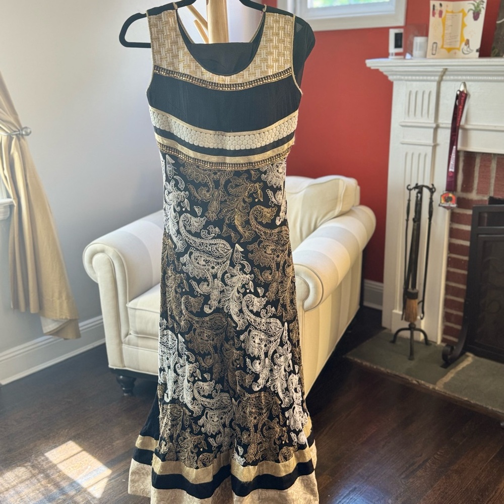 Black and White Sleeveless Scoop Neck Maxi Gown